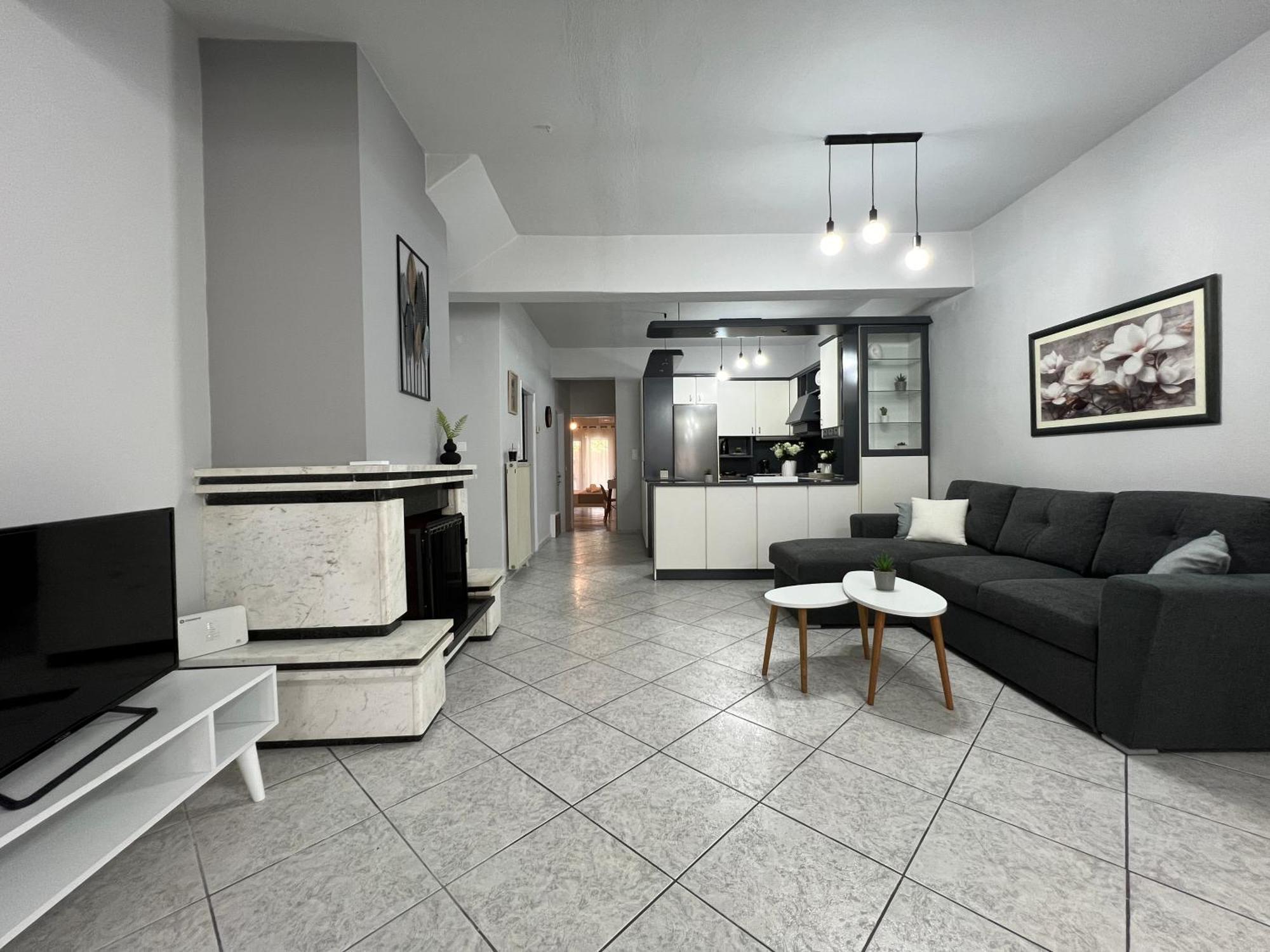 Iraklis Apartment *
